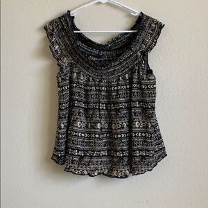 🔹4/$25 Off-the-shoulder tribal print top